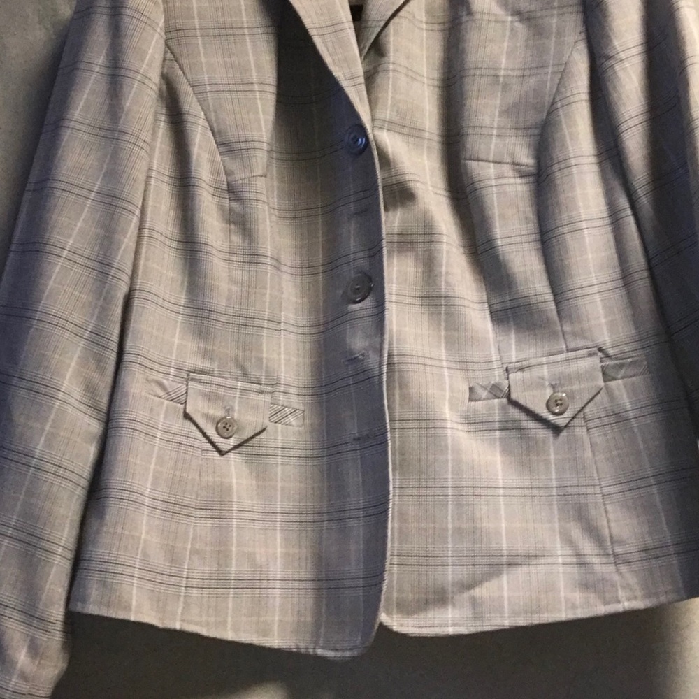 Women’s Grey 2 pc Pants Suit